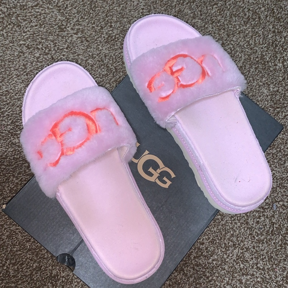 UGG / new without box LATON purple fluffy FUR SLIDE 12